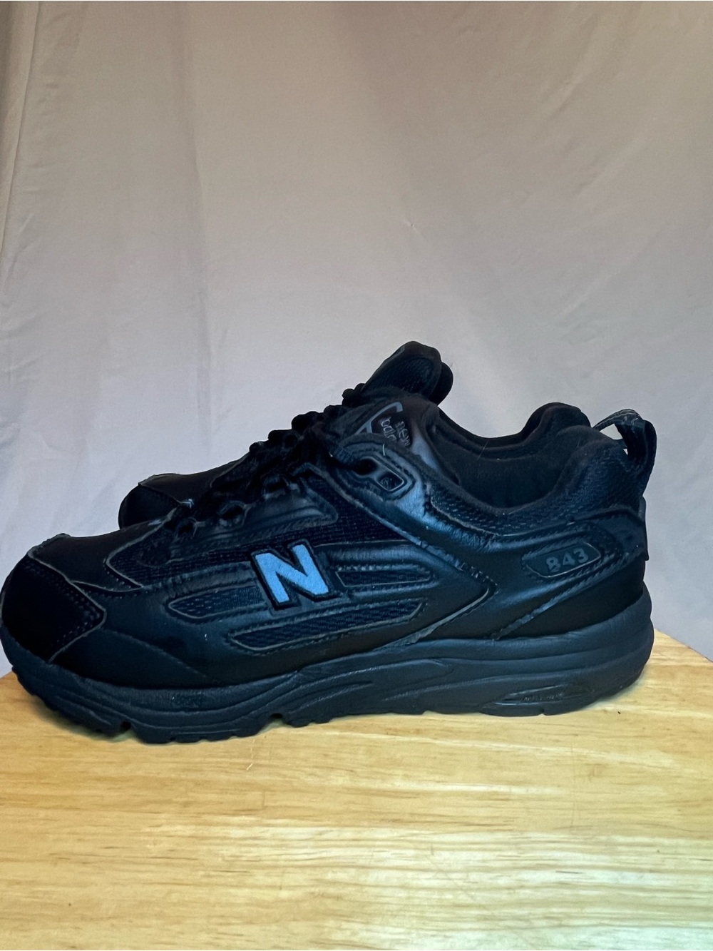 New Balance 843 Women’s Black Walking Shoes WW843BK Size 7.5